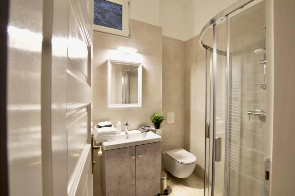 Premium Apartment By Hi5 - Astoria 4 Bedroom Budapest Exterior photo
