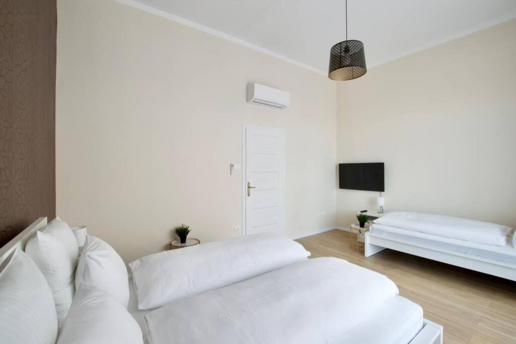 Premium Apartment By Hi5 - Astoria 4 Bedroom Budapest Exterior photo